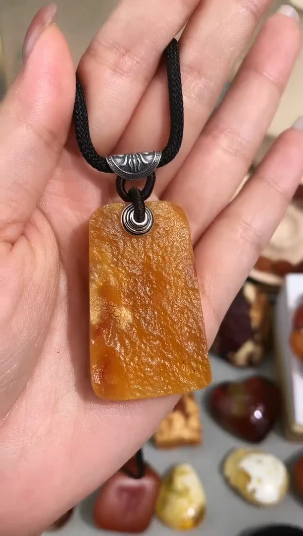未镶嵌琥珀裸石琥珀