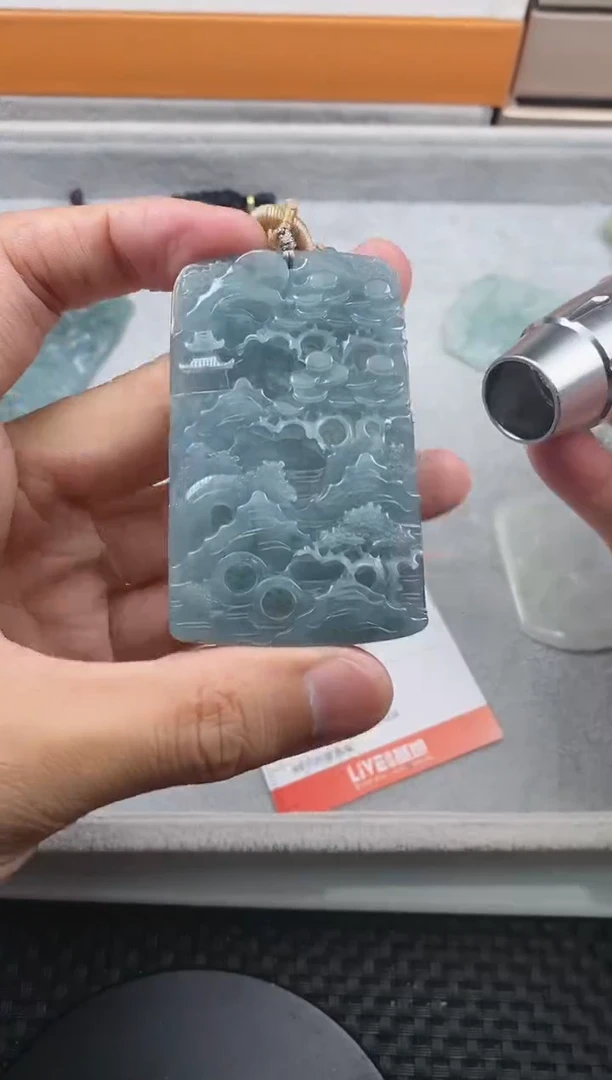 翡翠未镶嵌颈饰