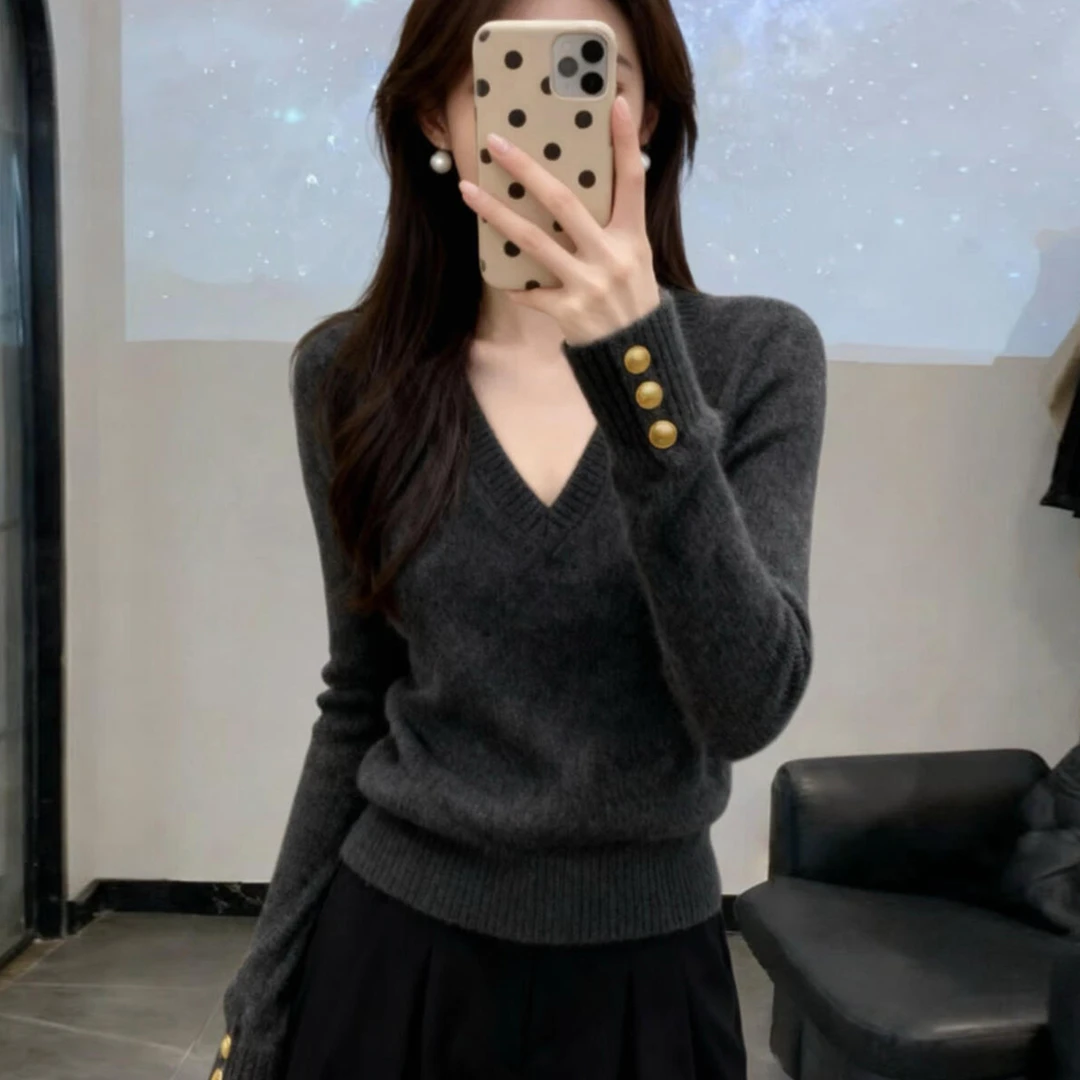 法式高级感灰色v领毛衣女秋冬2025新款可外穿内搭打底衫针织上衣