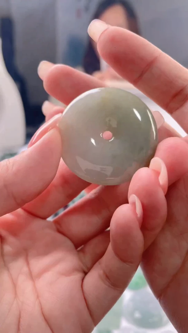 翡翠未镶嵌吊坠(赠链)39.7+平安扣