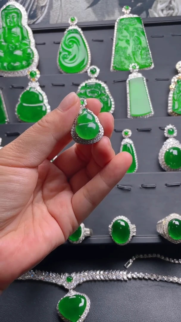 【闪购商品】翡翠吊坠(赠链)未镶嵌1713