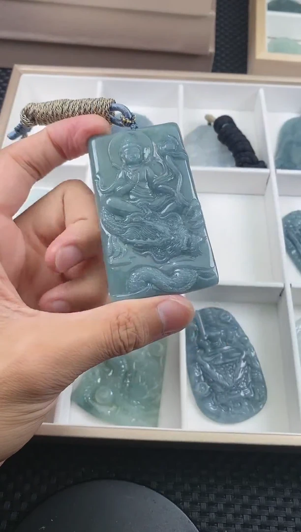 翡翠未镶嵌颈饰