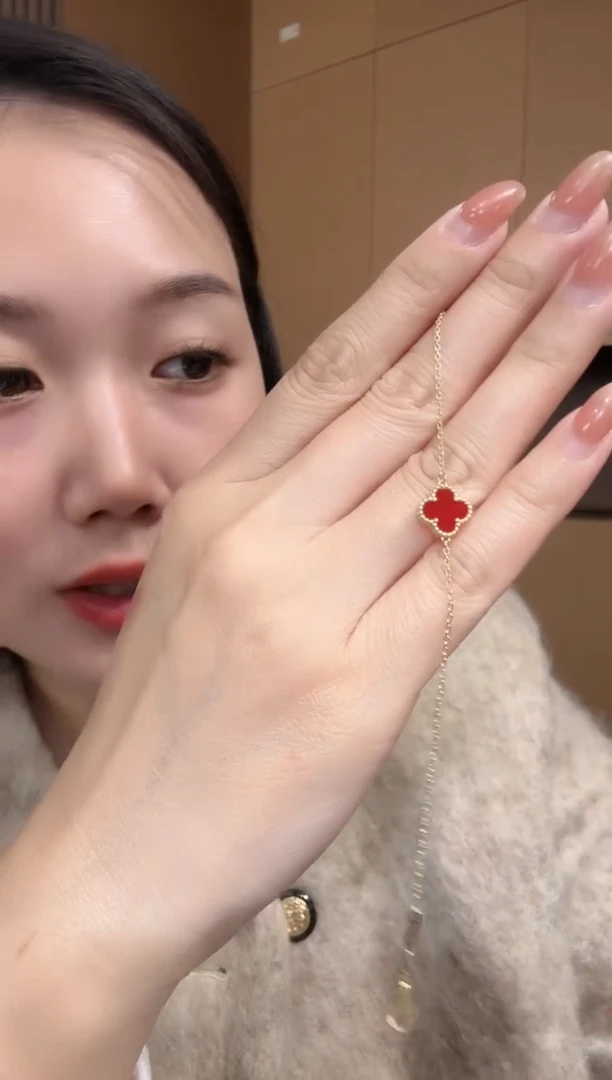 【闪购商品】玛瑙/玉髓手链18K金镶嵌红色k黄小号单花四叶草手链GHJ