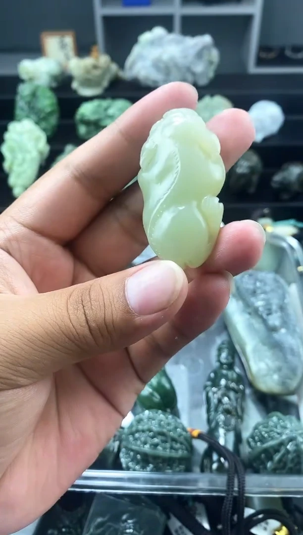 和田玉未镶嵌颈饰1