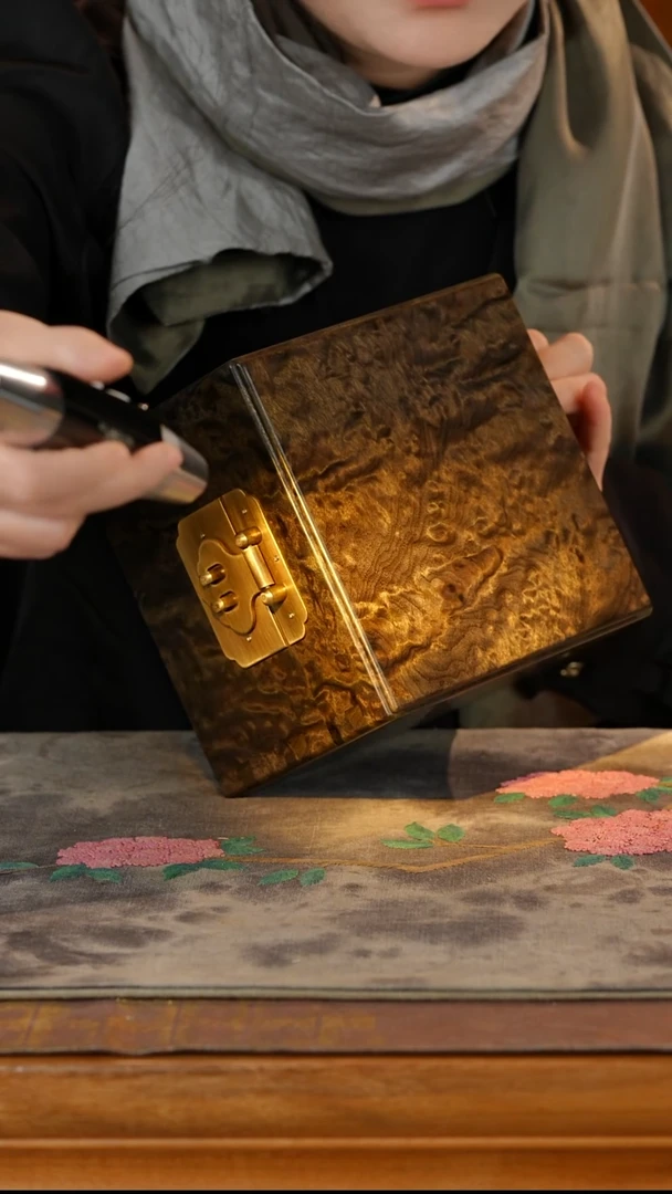 乌木类箱古沉金丝楠一木一器龙胆纹首饰盒