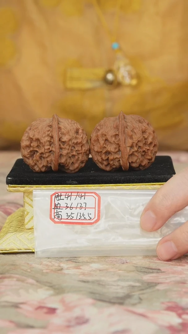 文玩核桃把件非嫁接元宝