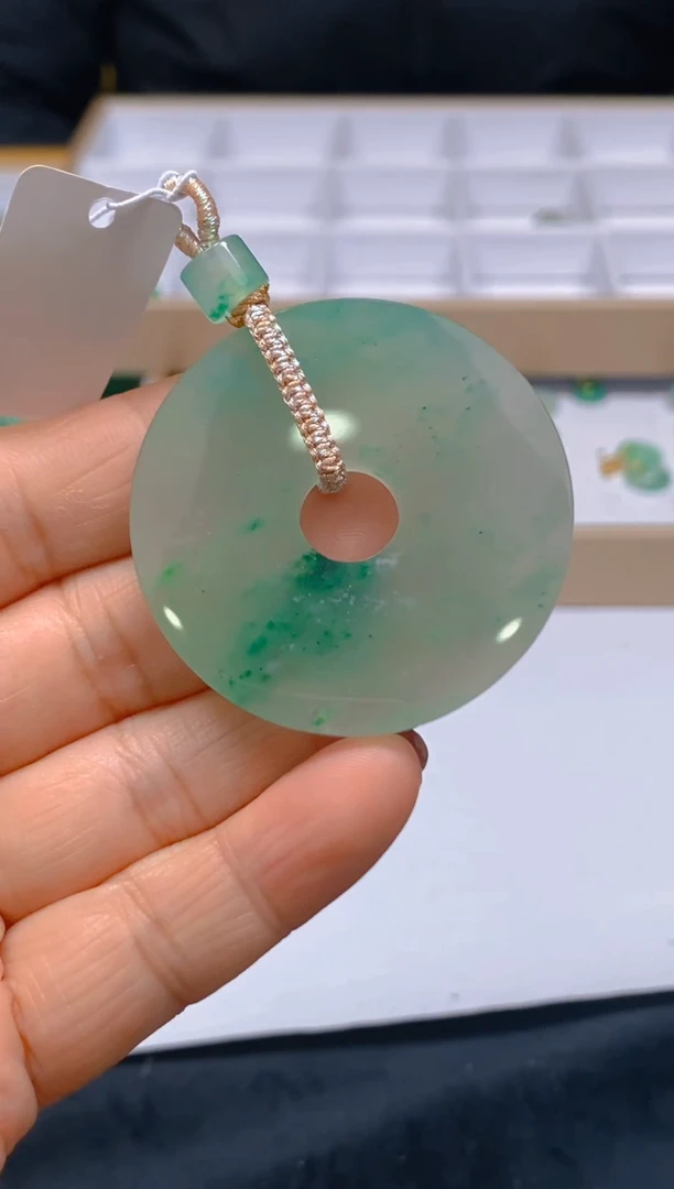 【闪购商品】石英质玉吊坠(赠链)未镶嵌冰美人非洲翠A货，冰种