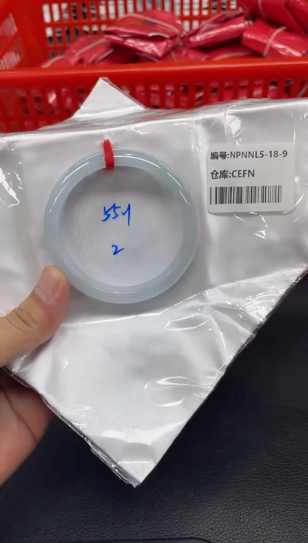 翡翠手镯未镶嵌翡翠手镯