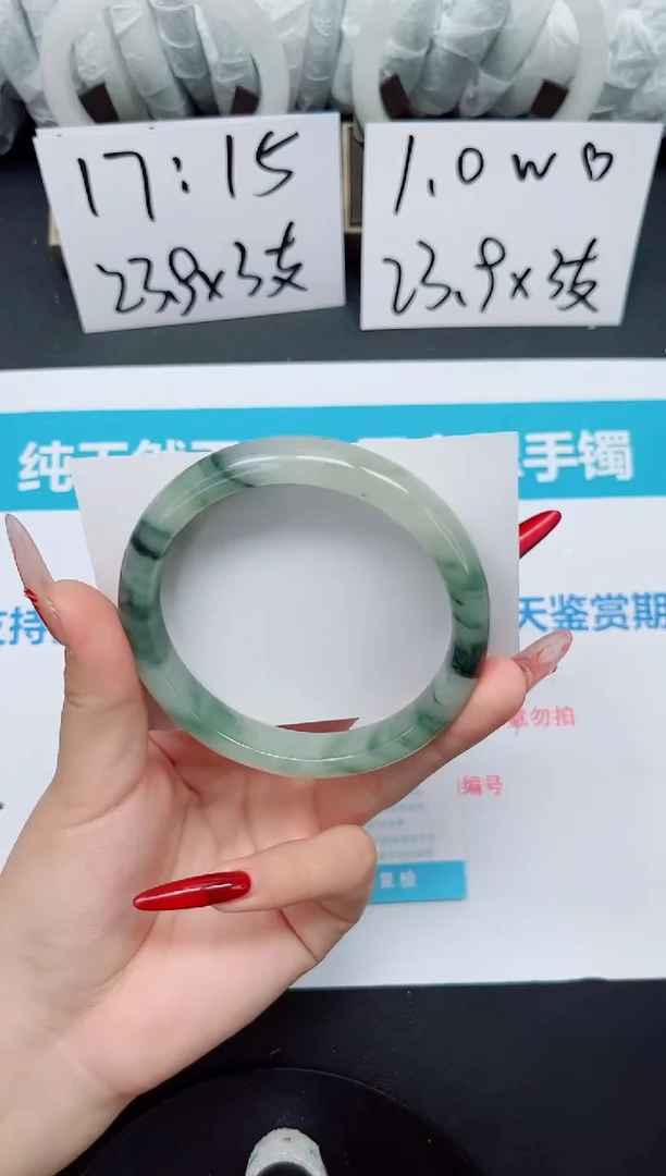 【闪购商品】石英质玉手镯未镶嵌b49