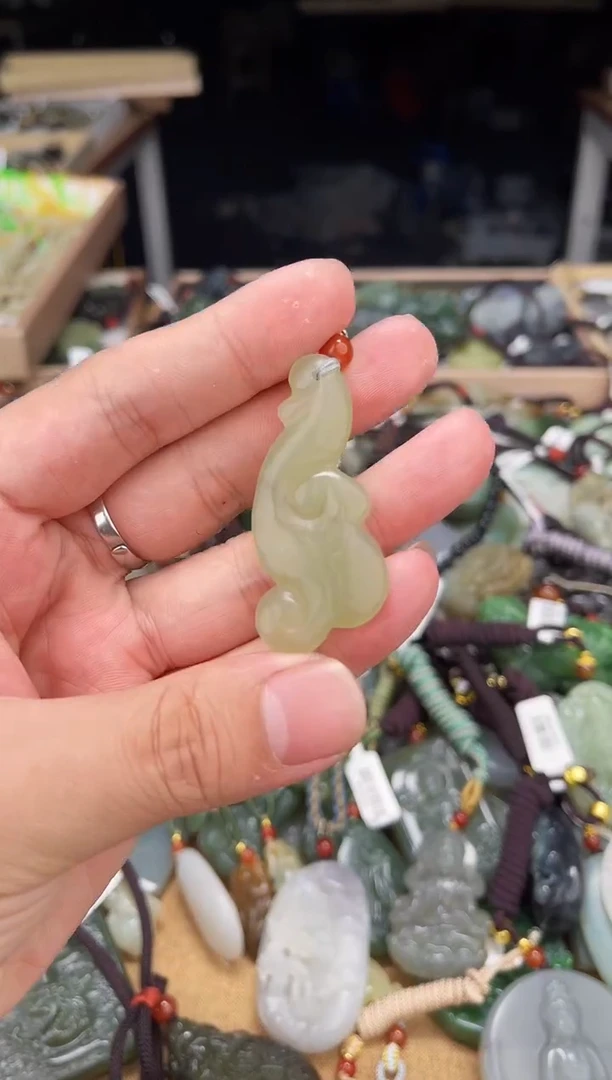 颈饰未镶嵌和田玉1