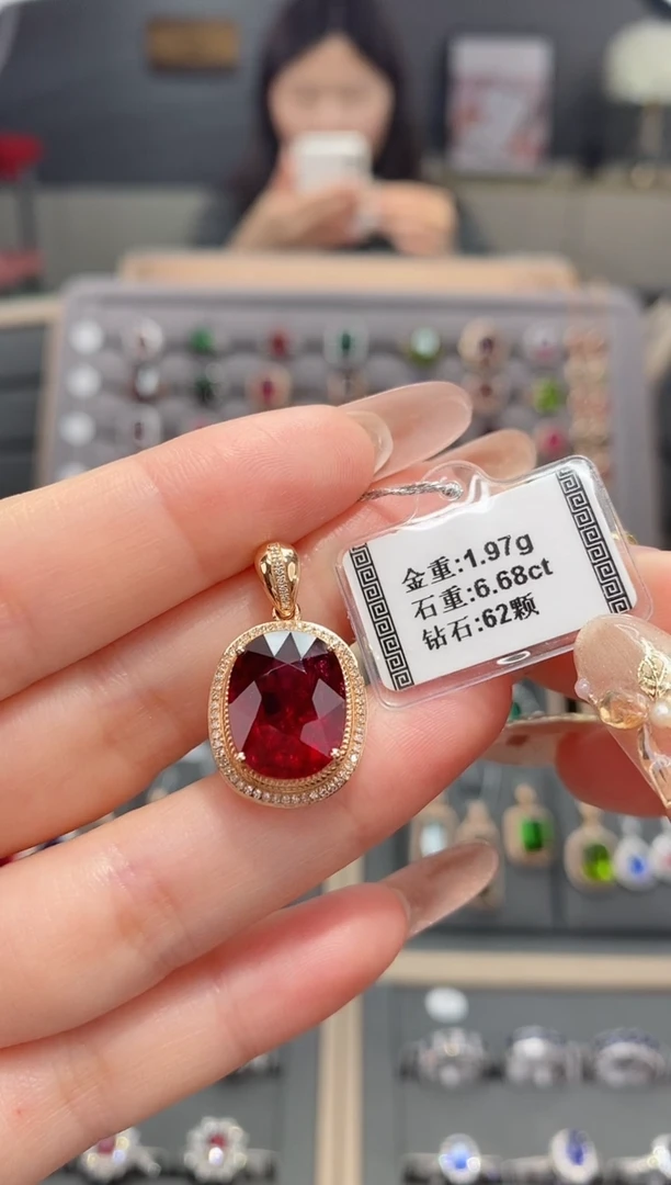 【闪购商品】碧玺颈饰18K金镶嵌6.68