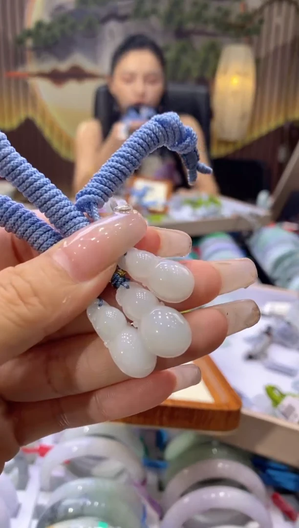 翡翠未镶嵌颈饰多样性仅发其一5616