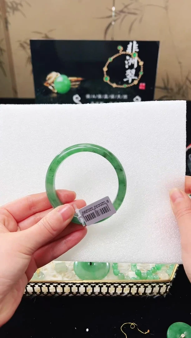 【闪购商品】石英质玉手镯合金天然非洲翠手镯