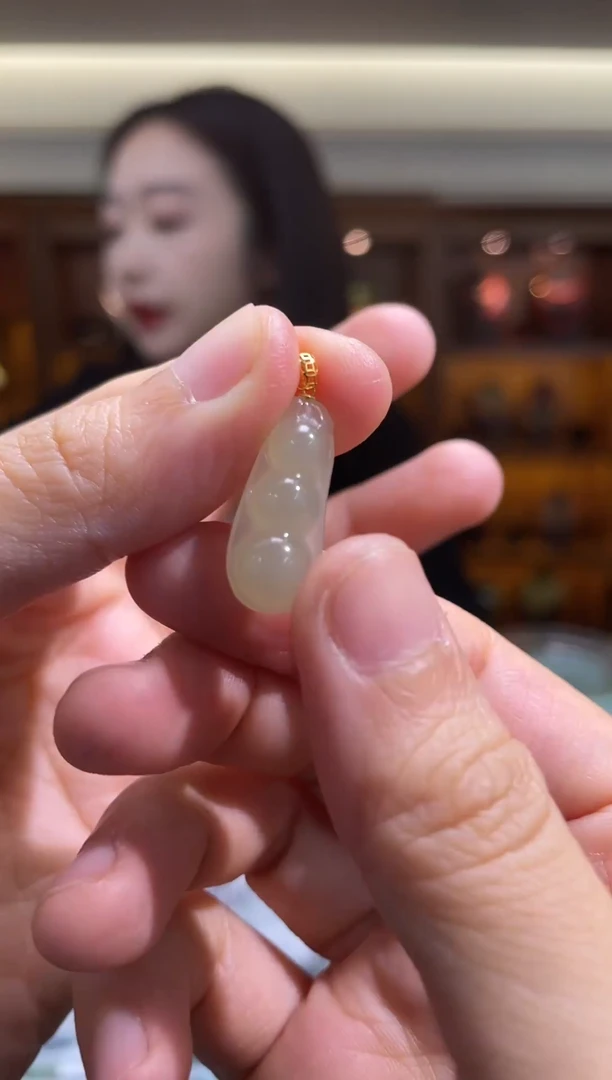 颈饰18K金镶嵌和田玉（多样性发一件）