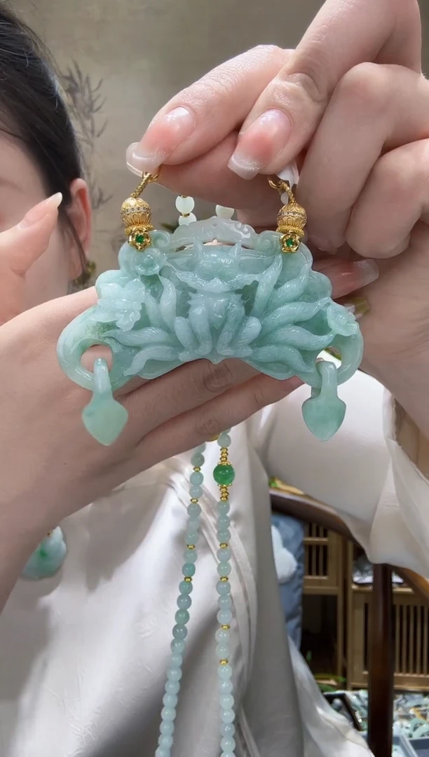 翡翠未镶嵌颈饰吊坠