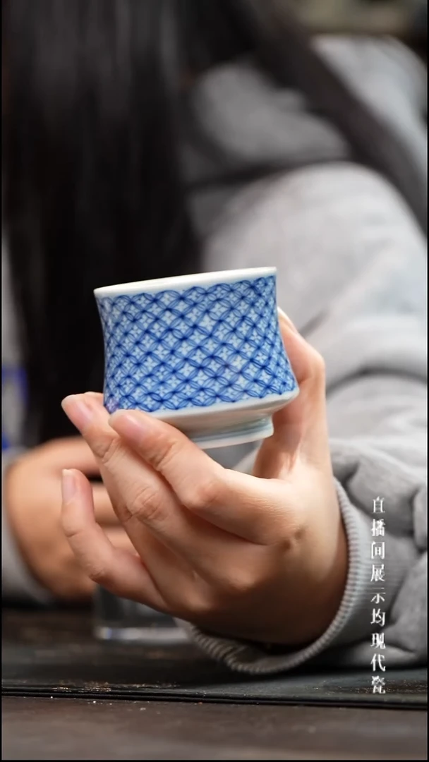 景德镇铜钱纹束腰杯