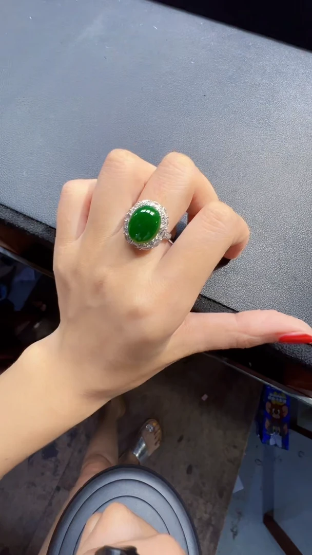 未镶嵌定制翡翠翡翠A货有轻微色差属于正常现象，戒指多样性发货1