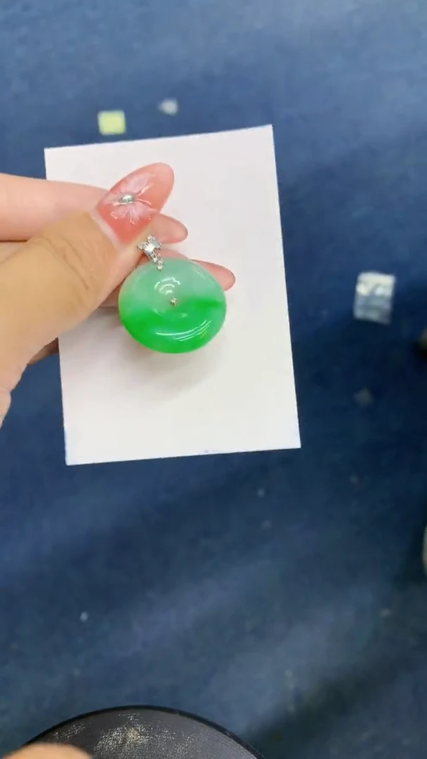 颈饰18K金镶嵌翡翠1