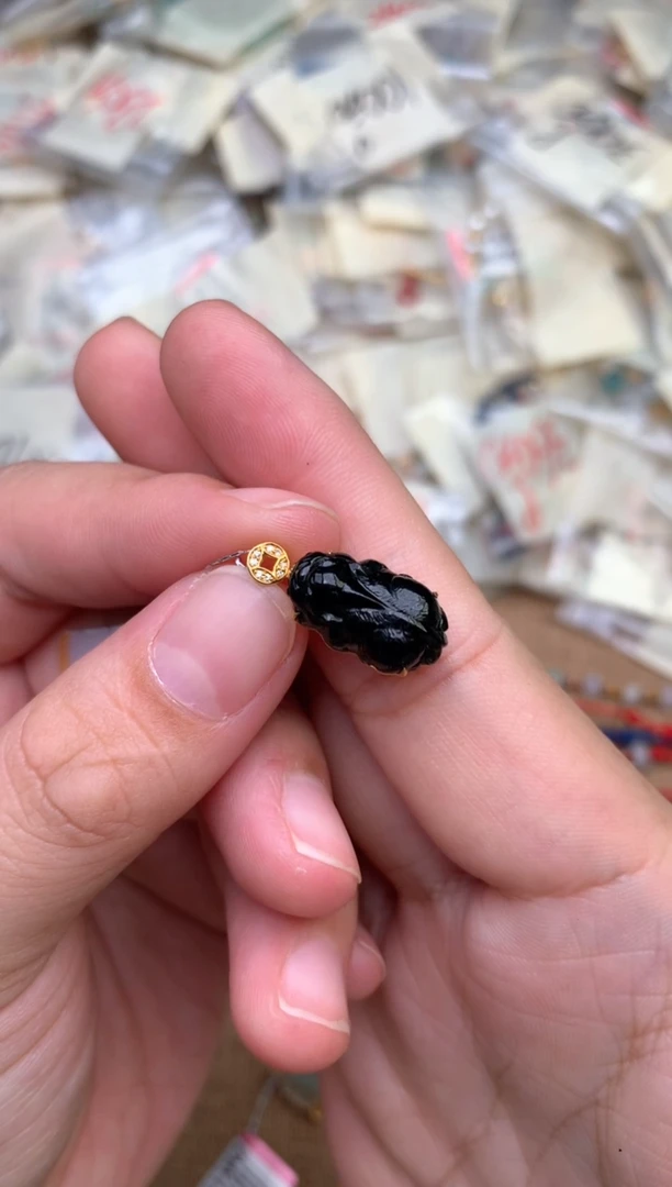 18K金镶嵌挂件翡翠越**好一