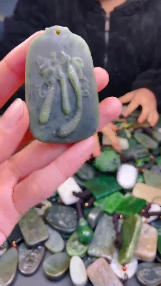 颈饰未镶嵌和田玉1