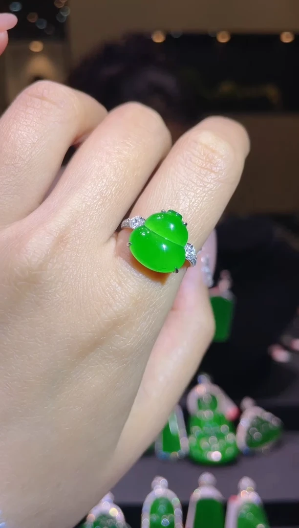 【闪购商品】翡翠吊坠(不含链)18K金镶嵌A60