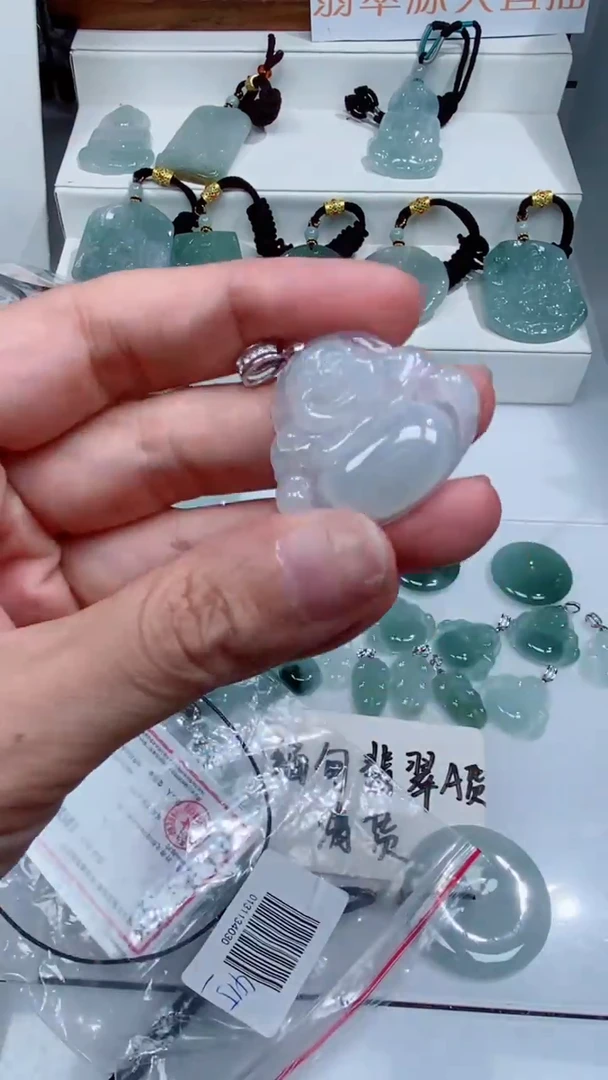 颈饰银S925镶嵌翡翠吊坠