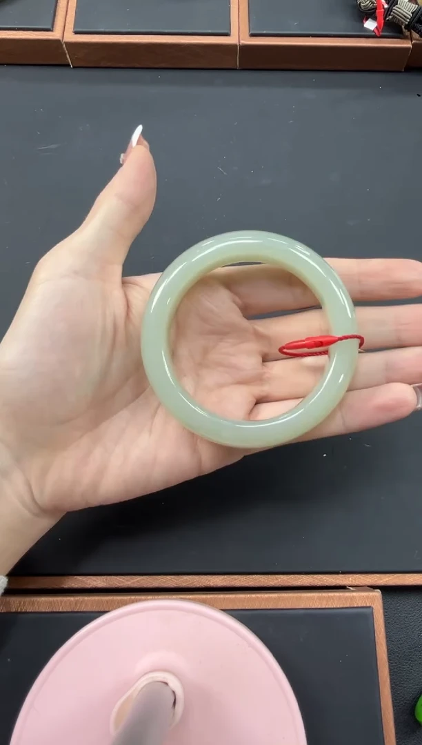 【闪购商品】和田玉手镯未镶嵌且末微色差近矿53手镯