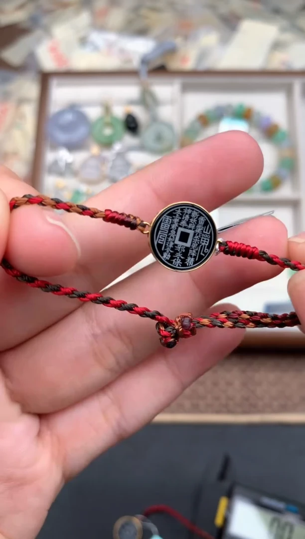 18K金镶嵌挂件翡翠一