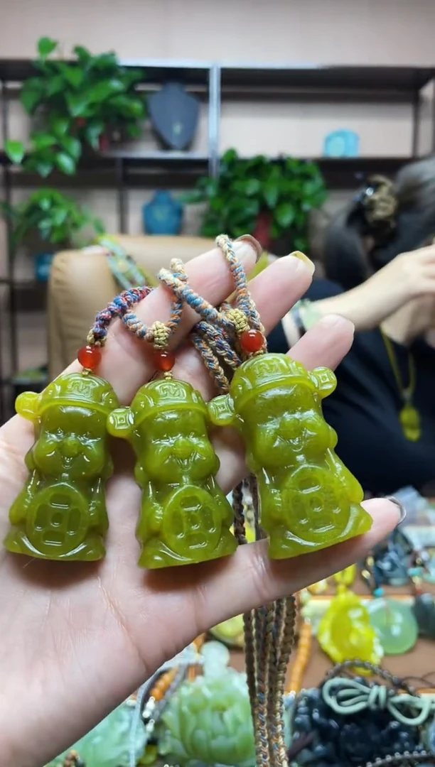 未镶嵌岫玉吊坠多样性发货发其中之一