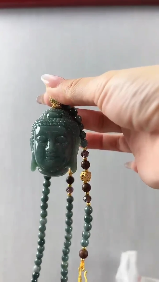 翡翠未镶嵌颈饰佛头