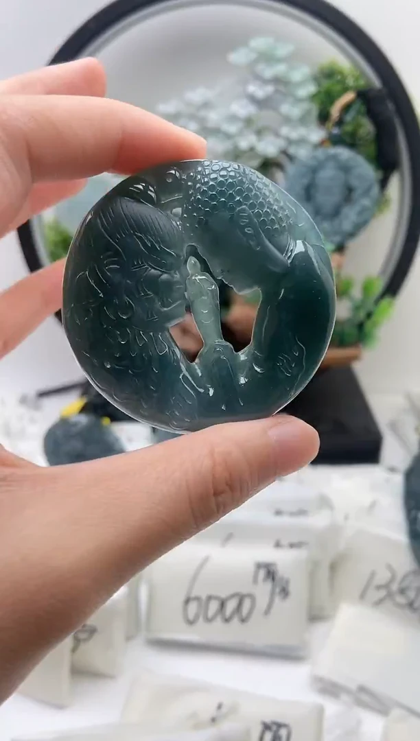 翡翠未镶嵌颈饰一念之间