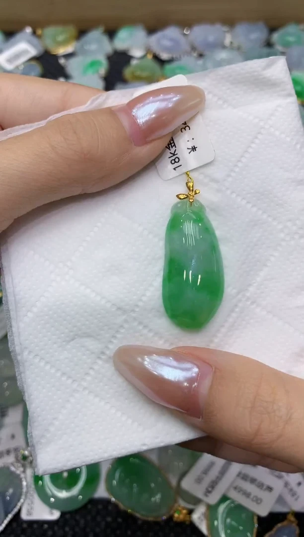 翡翠18K金镶嵌颈饰111111111111