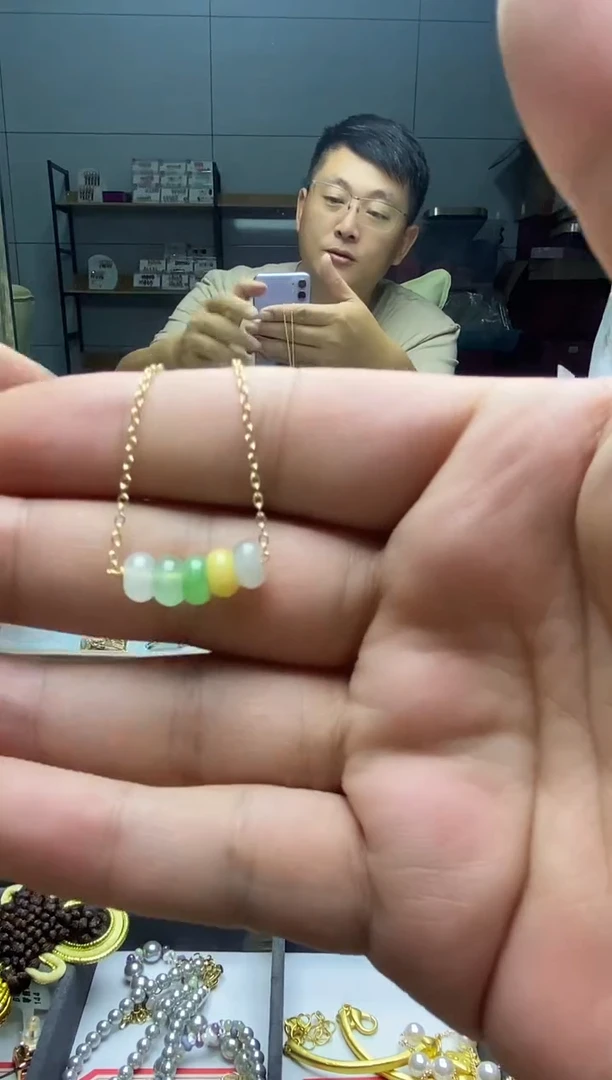 颈饰未镶嵌翡翠项链