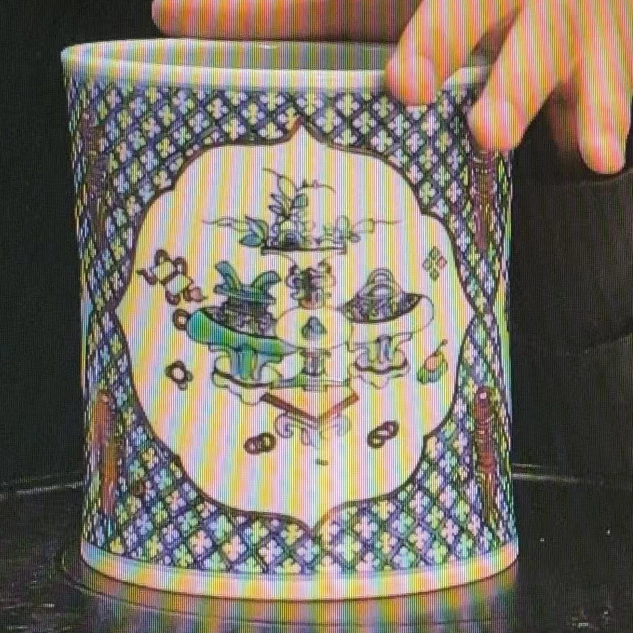 清 青花斗彩博古纹饰笔筒