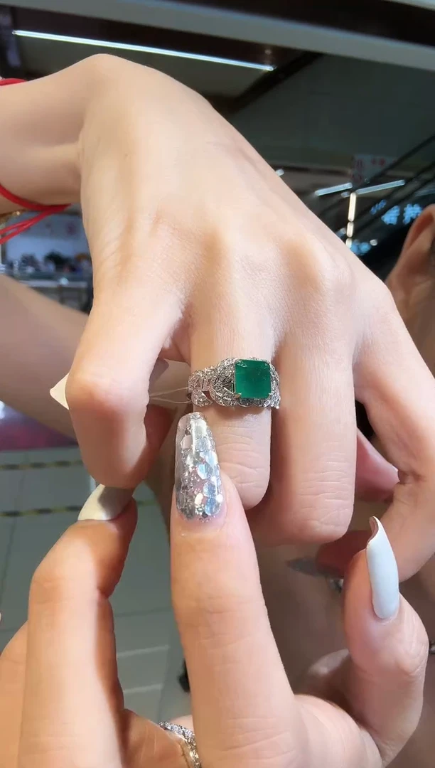 18K金镶嵌戒指祖母绿1.90ct