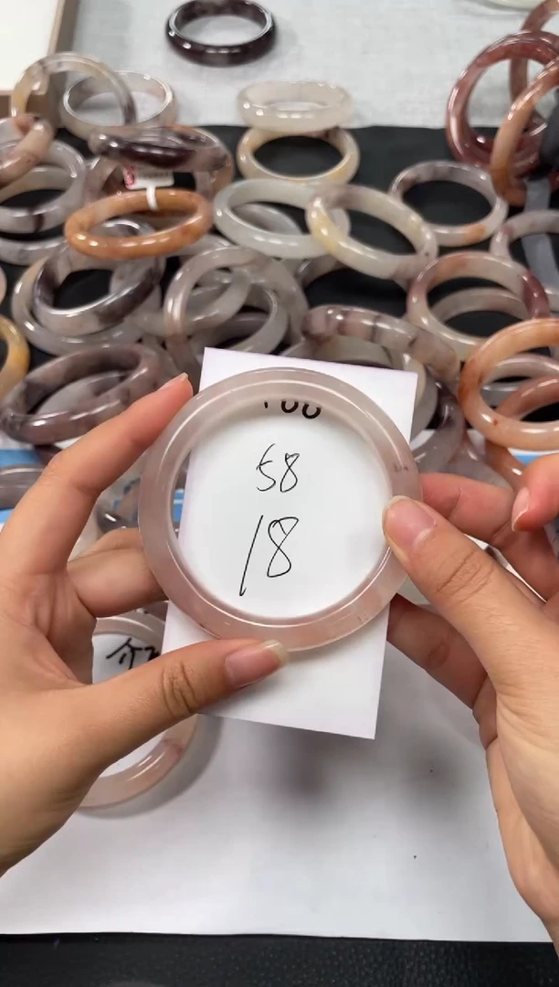 未镶嵌手镯石英质玉188