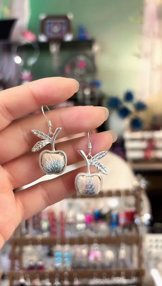 彩云南阁非遗老绣饰品230*+