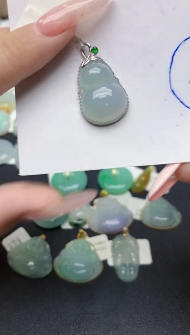 翡翠18K金镶嵌颈饰天然翡翠A货