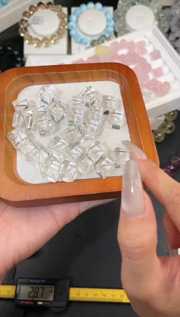 【闪购商品】水晶手链未镶嵌多样性发一白水方糖