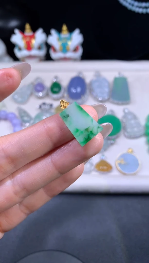 吊坠(不含链)18K金镶嵌翡翠