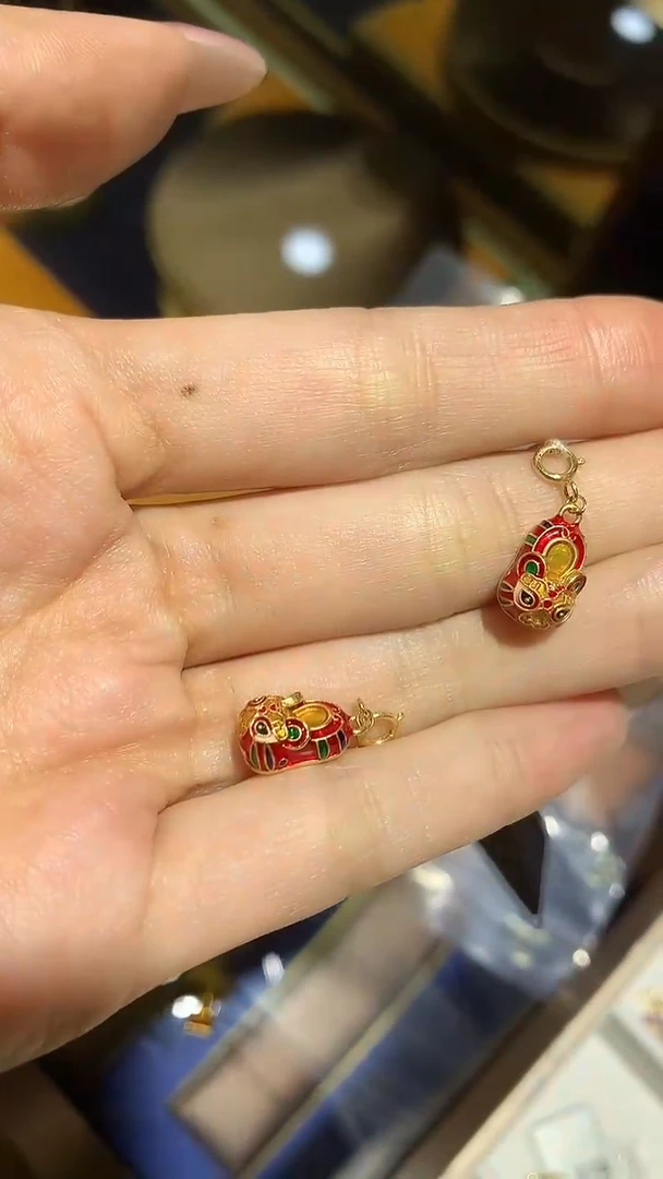 【闪购商品】18K金吊坠(不含链)虎头鞋多样性发一