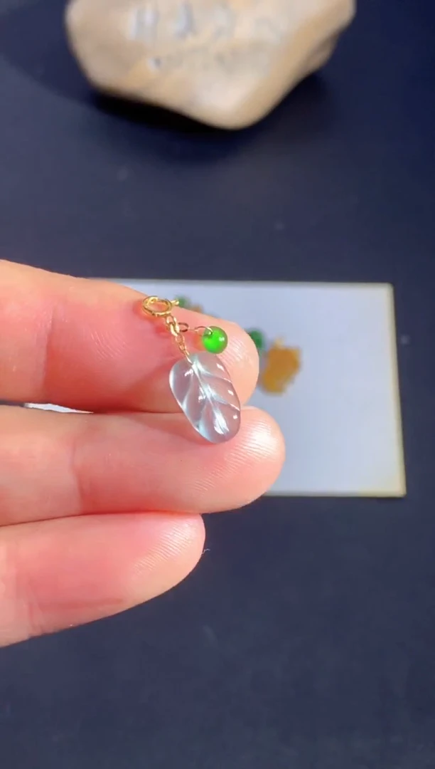 颈饰18K金镶嵌翡翠