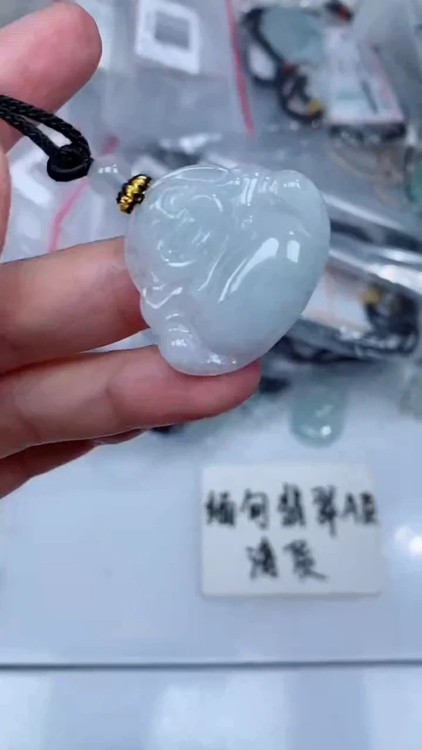 颈饰未镶嵌翡翠吊坠