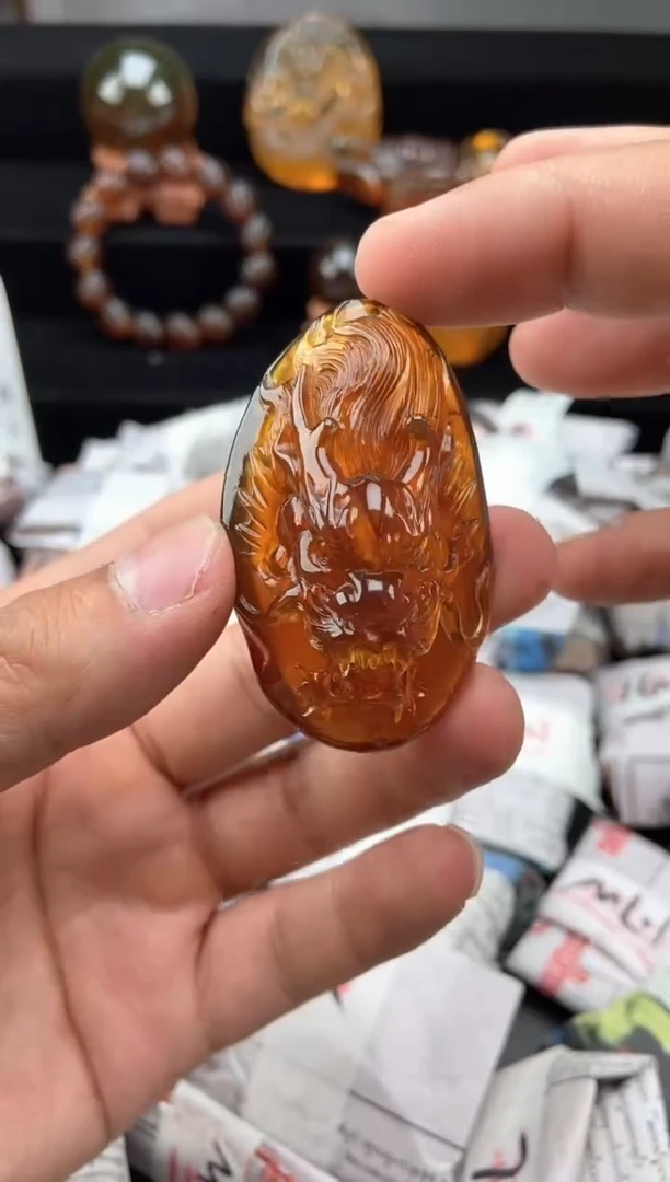 未镶嵌颈饰琥珀金棕红珀龙牌吊坠