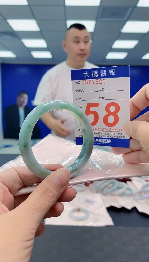 翡翠手镯未镶嵌AAAAAAAAAA