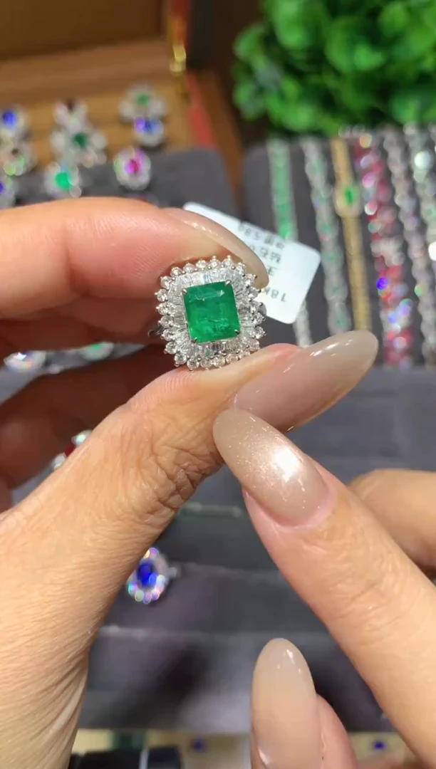 18K金镶嵌戒指祖母绿1.61ct