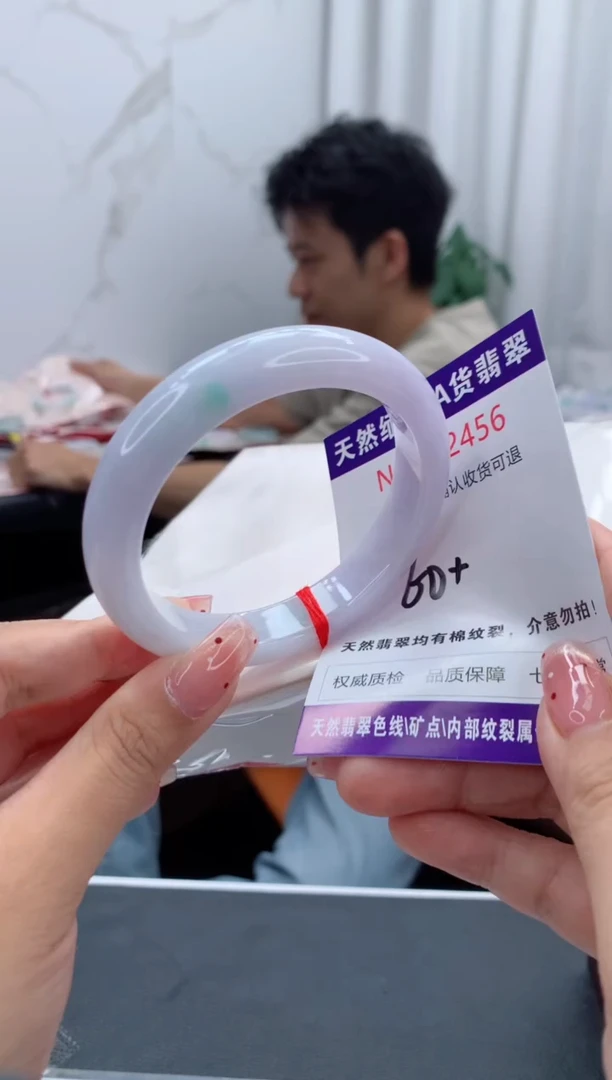 未镶嵌手镯翡翠有纹，完美者勿拍