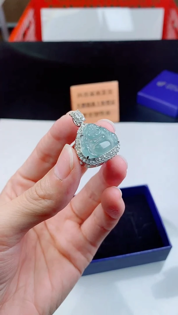 颈饰未镶嵌翡翠     ·