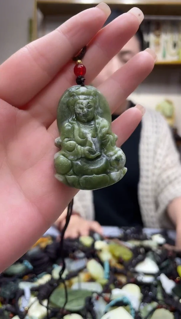 未镶嵌岫玉吊坠`