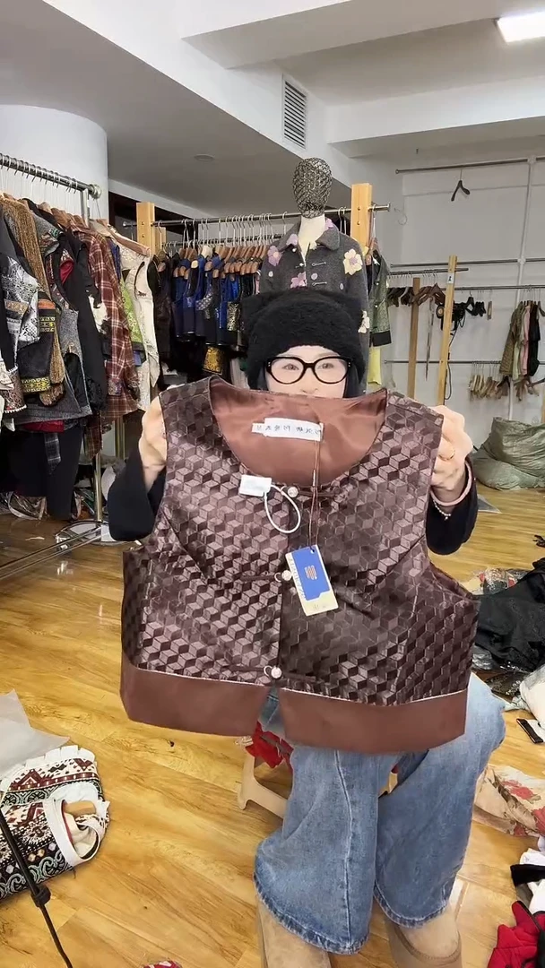 马甲       M码       80-105斤